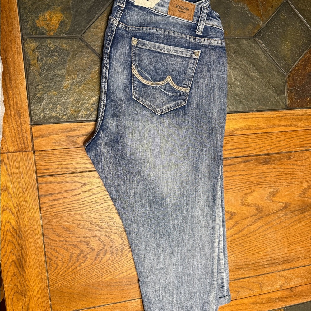Zco Jeans brand Women's cropped blue jeans